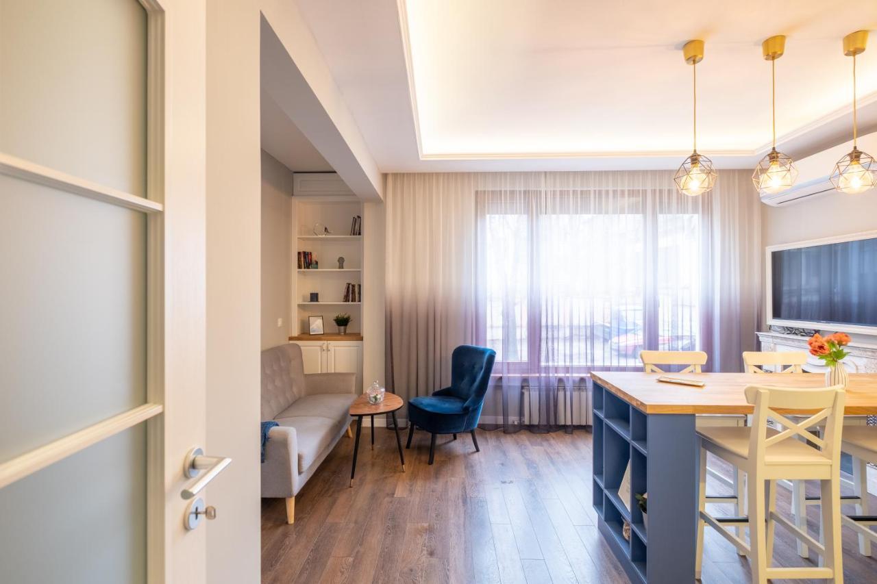 Designer & Cozy 2bd Flat With A Parking In The Center By Flat Mаnager Apartemen