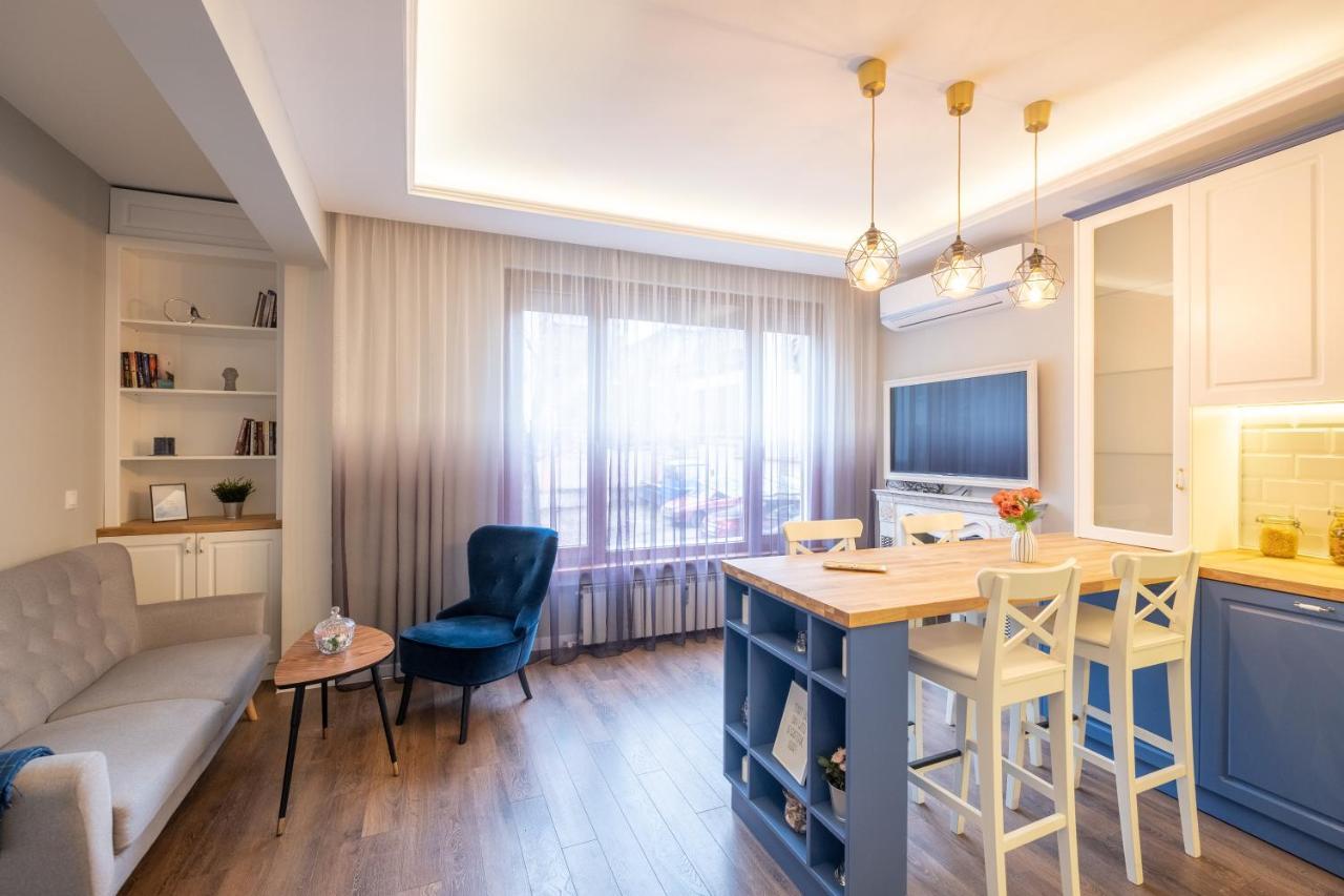 Apartemen Designer & Cozy 2bd Flat With A Parking In The Center By Flat Mаnager Sofia