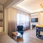 Designer & Cozy 2Bd Flat With A Parking In The City Center By Flat Mаnager