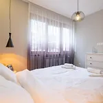 Designer & Cozy 2Bd Flat With A Parking In The City Center By Flat Mаnager